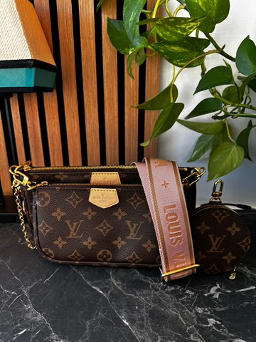 Multi Pochette Accessoires Rose / Collection 2023 / M44840